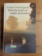 Onder de rivier en onder de bomen door Ernest Hemingway (hc), Verzenden, Zo goed als nieuw