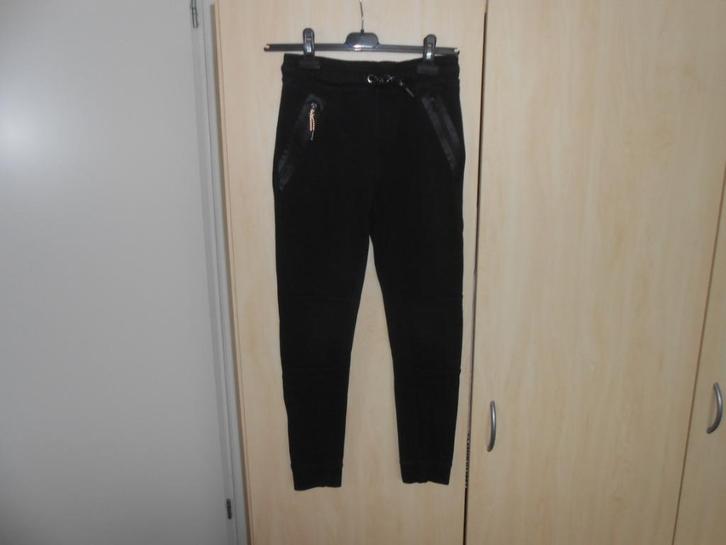 Mooie zwarte joggingbroek maat 152 van Cars Jeans, Kinderen en Baby's, Kinderkleding | Maat 152, Gebruikt, Jongen, Broek, Ophalen of Verzenden