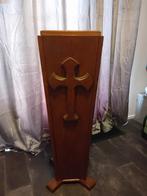 Mooie kerkzuil met kruis, Ophalen