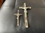 2x crucifix met doodshoofd, Antiek en Kunst, Ophalen of Verzenden