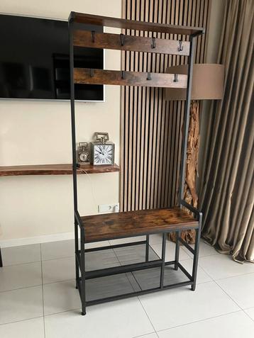 Schoenenkast met kapstok beschikbaar voor biedingen