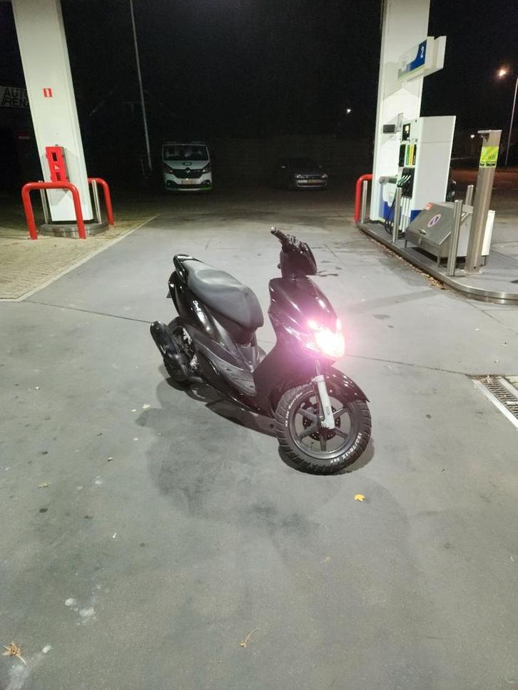 Yamaha jog rr 70 cc lc, Fietsen en Brommers, Scooters | Yamaha, Zo goed als nieuw, JogR of RR, Maximaal 45 km/u, Tweetakt, Ophalen