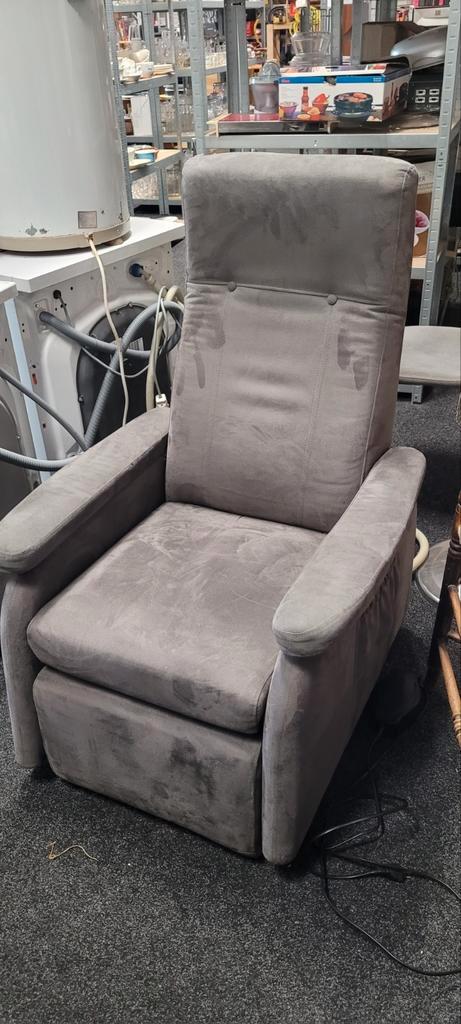 Nette Doge sta op stoel, Huis en Inrichting, Fauteuils, Zo goed als nieuw, 50 tot 75 cm, 75 tot 100 cm, Ophalen