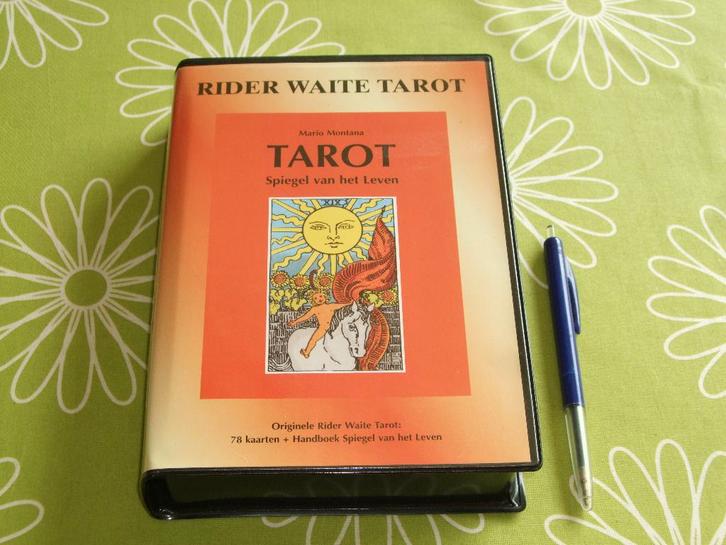 Tarot set - Rider Waite Tarot 78 kaarten + handboek, Boeken, Esoterie en Spiritualiteit, Zo goed als nieuw, Instructieboek, Tarot of Kaarten leggen