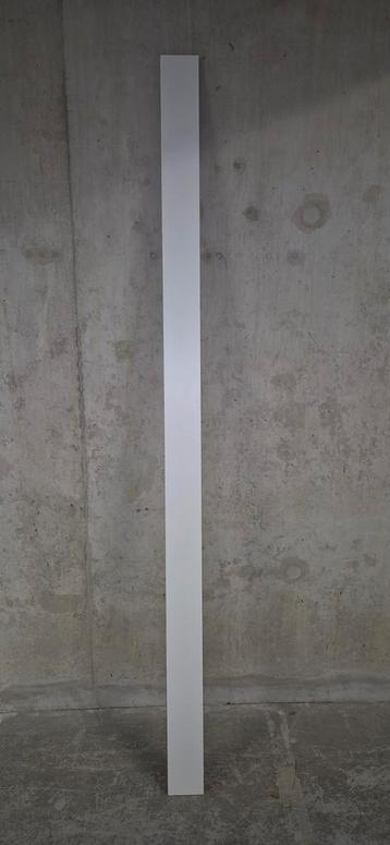 Witte Plinten 240cm - 17 stuks beschikbaar voor biedingen