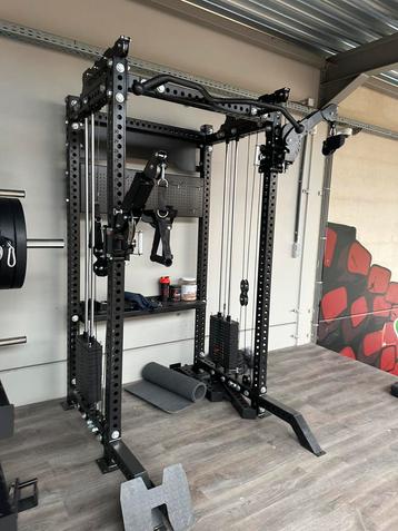 Heavy duty power rack met verstelbare armen + cable station beschikbaar voor biedingen