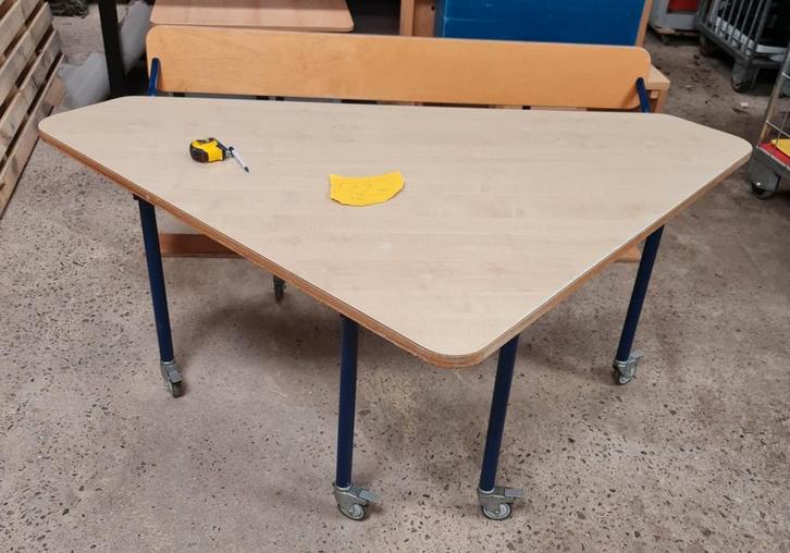 Bank/Tafel in 1. Met wieltjes., Diversen, Schoolbenodigdheden, Zo goed als nieuw, Ophalen