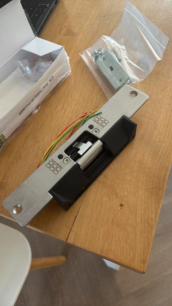 Maasland Elektrische deuropener 10-24v ac/dc, Doe-het-zelf en Verbouw, Hang- en Sluitwerk, Zo goed als nieuw, Slot, Chroom, Ophalen of Verzenden