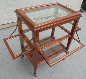 Prachtig theekastje  vitrinekastje vitrine  theemeubel beschikbaar voor biedingen