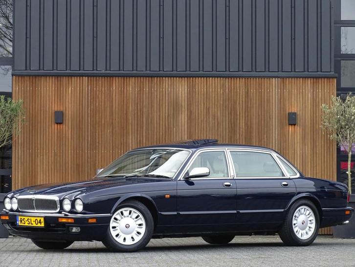 Daimler 4.0 4.0 SIX / unieke conditie / origineel NL *NAP*, Auto's, Oldtimers, Bedrijf, Te koop, ABS, Airbags, Airconditioning