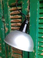 Oude vintage industriele hanglamp lamp leger bakeliet grij, Gebruikt, Ophalen of Verzenden, V, Minder dan 50 cm