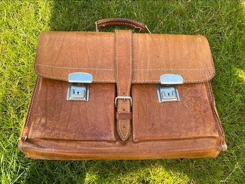 Boekentas leer schooltas zeer nette met 5 grote vakken IZGST, Sieraden, Tassen en Uiterlijk, Tassen | Schooltassen, Zo goed als nieuw