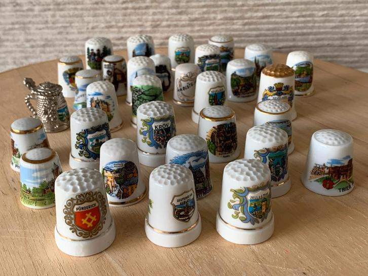 Mooie verzameling vingerhoedjes Duitsland souvenirs, Verzamelen, Vingerhoedjes, Zo goed als nieuw, Buitenland, Porselein, Ophalen of Verzenden