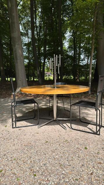 Ronde eettafel vintage 135 doorsnee  beschikbaar voor biedingen