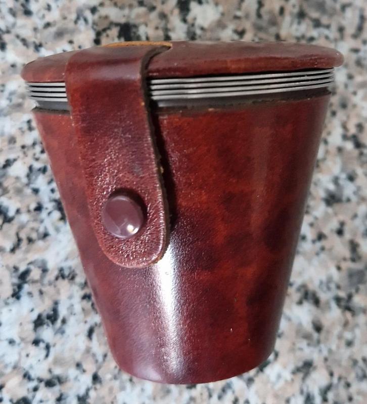 RIA DENMARK set van 4 (ruiters) bekers in leren behuizing, Antiek en Kunst, Curiosa en Brocante, Ophalen