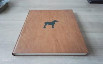 Prachtig groot paardenboek zgan beschikbaar voor biedingen
