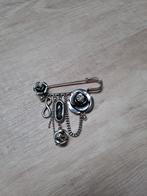 Broche veiligheidsspeld met mooie decoratie., Ophalen, Zilver, Overige materialen
