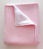 Wiegdeken roze wafel met witte wellness fleece voering, Nieuw, Ophalen of Verzenden, Deken, 100 cm of meer