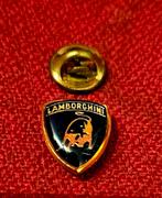 Originele pin van Lamborghini jaren 90, Verzamelen, Speldjes, Pins en Buttons, Ophalen of Verzenden, Zo goed als nieuw
