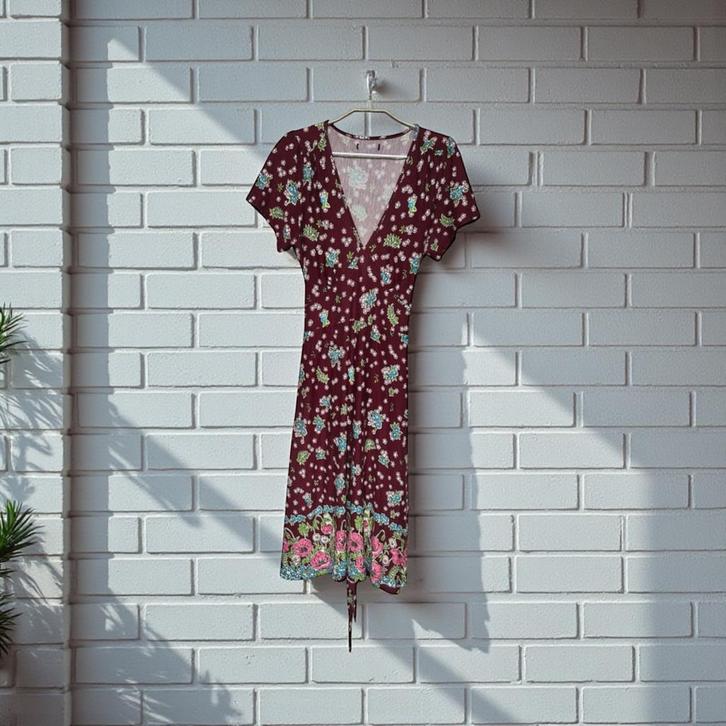 King Louie Jurk Maat S Wijnrood Bloemenprint Midi, Kleding | Dames, Jurken, Zo goed als nieuw, Maat 38/40 (M), Rood, Onder de knie