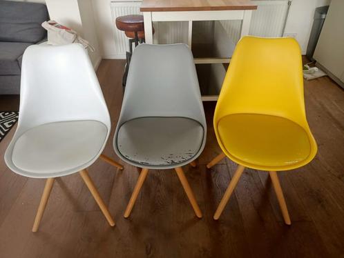 Set van 3 stoelen – wit, grijs & geel, Huis en Inrichting, Stoelen, Gebruikt, Drie, Kunststof, Ophalen