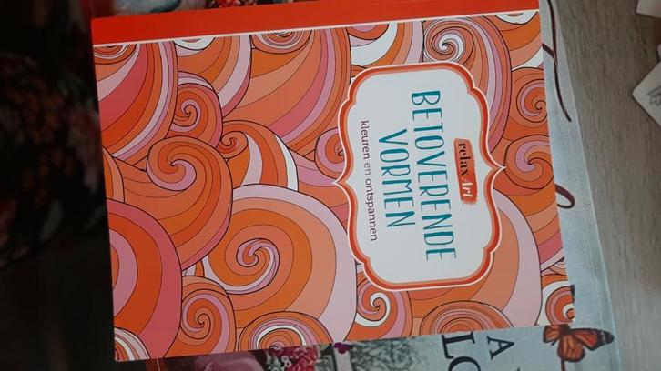 Monica Sweeney - Magic loom bedeltjes!, Boeken, Kinderboeken | Jeugd | onder 10 jaar, Zo goed als nieuw, Non-fictie, Ophalen of Verzenden