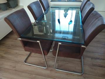 Eetkamertafel met stoelen en salontafel Italiaans design  beschikbaar voor biedingen