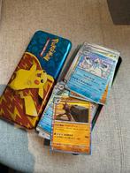 Pokemon Pikachu Blik + 120 kaarten (Japans), Ophalen of Verzenden, Zo goed als nieuw, Meerdere kaarten