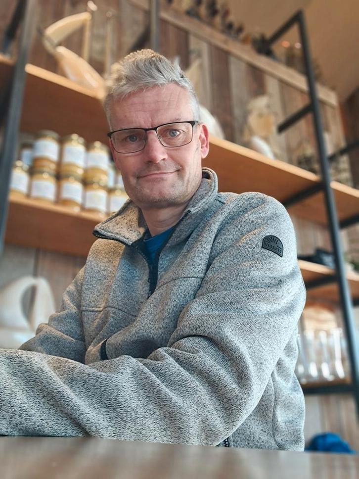 Simon, Contacten en Berichten, Man zoekt Vrouw