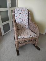 Rotan schommelstoel voor babykamer/kinderkamer, Ophalen, Zo goed als nieuw, Stoel(en)