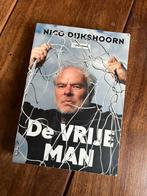 De Vrije Man - Nico Dijkshoorn, Ophalen of Verzenden, Gelezen, Eén auteur