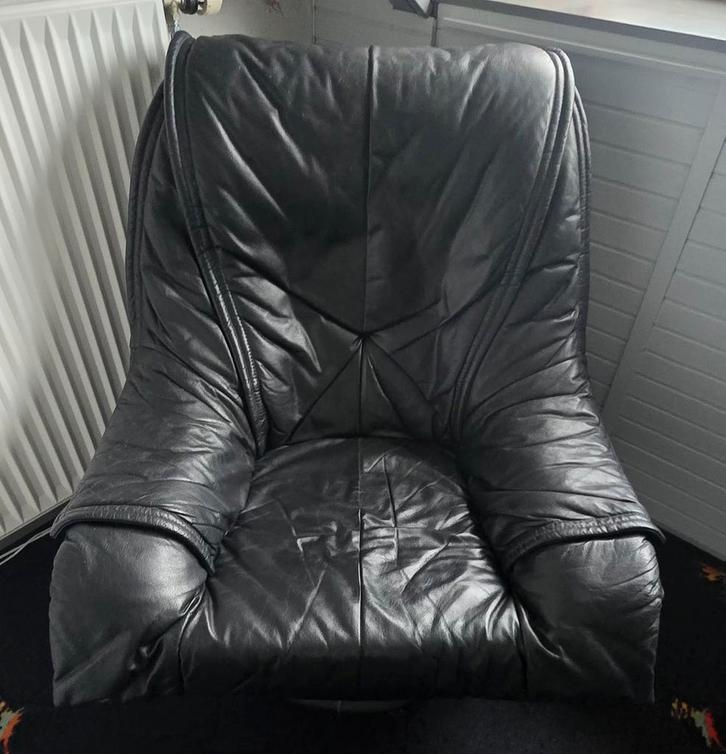 Zwarte leren draaistoel - opknapper, Huis en Inrichting, Fauteuils, Gebruikt, Leer, Metaal, Stof, 75 tot 100 cm, 75 tot 100 cm