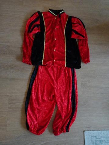 Velours Pietenpak medium maat 38 beschikbaar voor biedingen