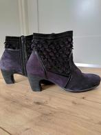 Prachtige Think! enkellaars paars/zwart met veertjes mt 41, Kleding | Dames, Schoenen, Zwart, Think!, Lage of Enkellaarzen, Ophalen of Verzenden