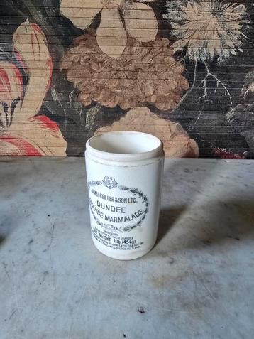 Beboterde engelse marmelade pot beschikbaar voor biedingen