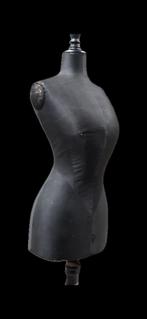 Paspop met wespentaille en duivenborst geheel van zijde, Ophalen