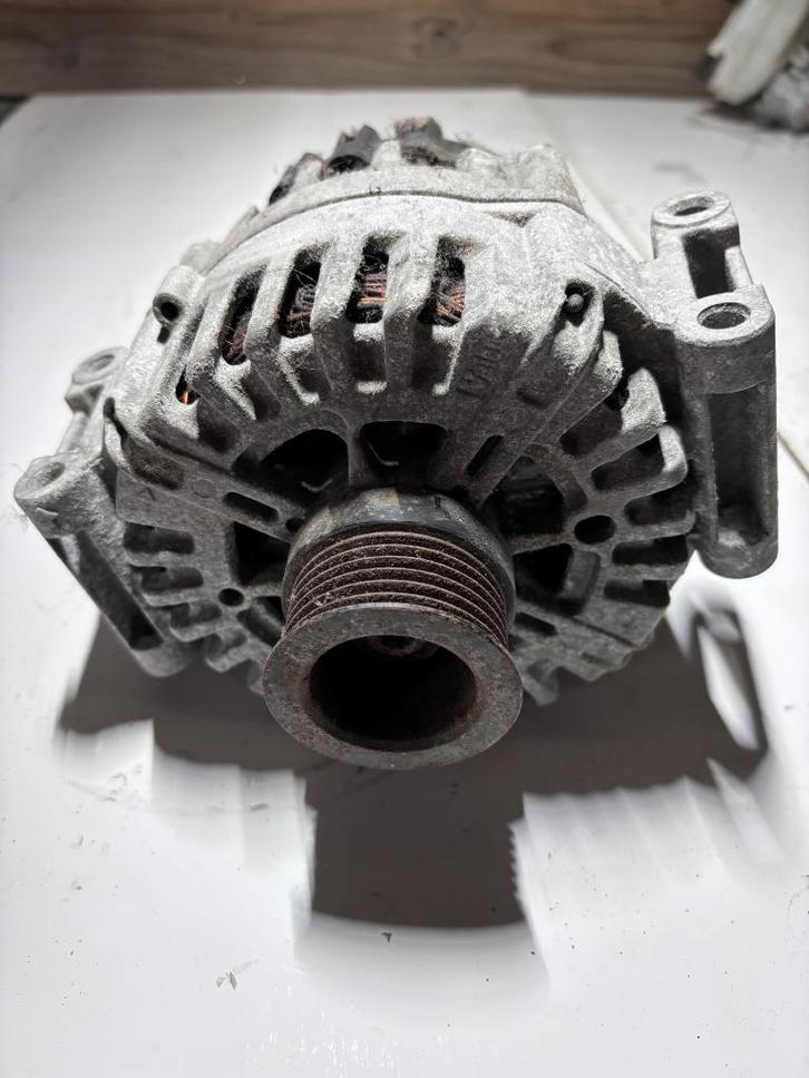 Dynamo Mercedes A0009067900 passend op verschillende types, Auto-onderdelen, Motor en Toebehoren, Mercedes-Benz, Gebruikt, Ophalen of Verzenden