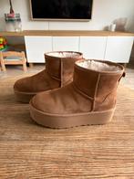 UGGS Classic MINI platform enkellaarsjes mt 40, 3x gedragen, Bruin, Lage of Enkellaarzen, Ophalen of Verzenden, Gedragen