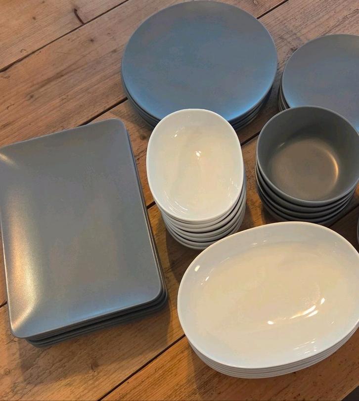 Ikea servies - grijs / wit, Huis en Inrichting, Keuken | Servies, Gebruikt, Bord(en), Overige stijlen, Porselein, Ophalen of Verzenden