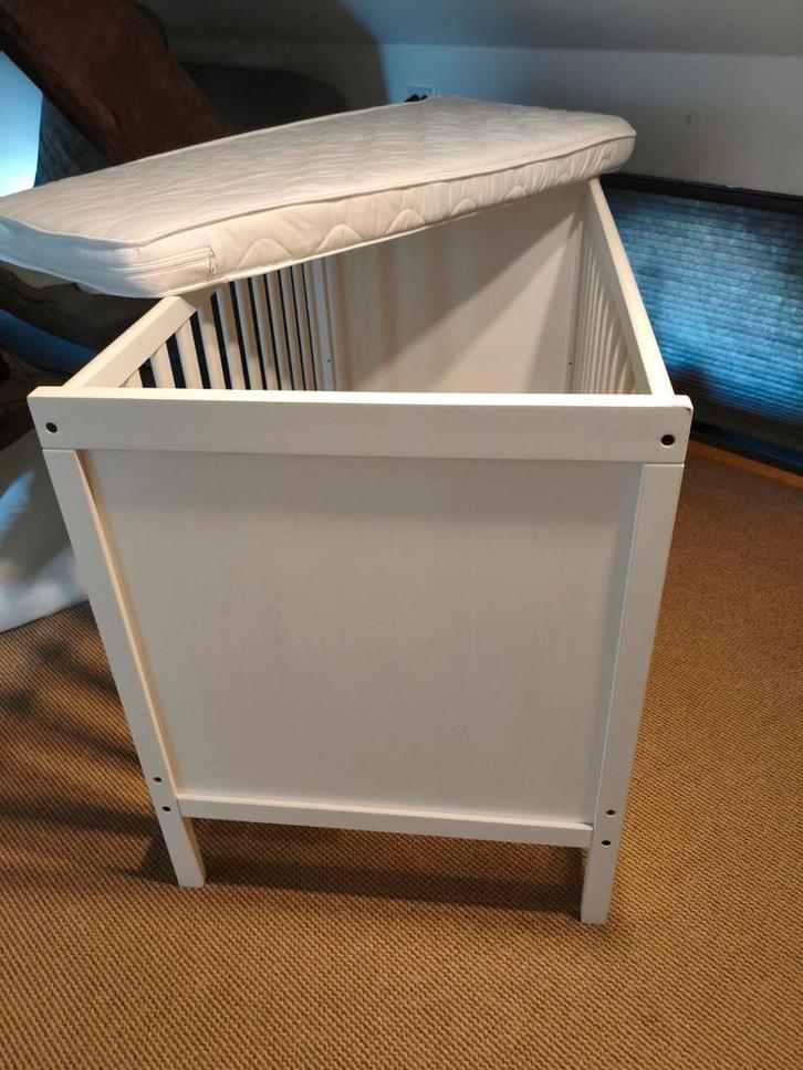 Verstelbaar babybedje - Kan nog een ronde mee!, Kinderen en Baby's, Babywiegjes en Ledikanten, Gebruikt, Ledikant, Ophalen