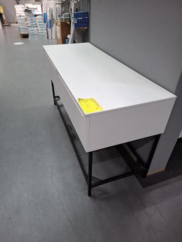 Badmeubel 140 x 50 cm beschikbaar voor biedingen