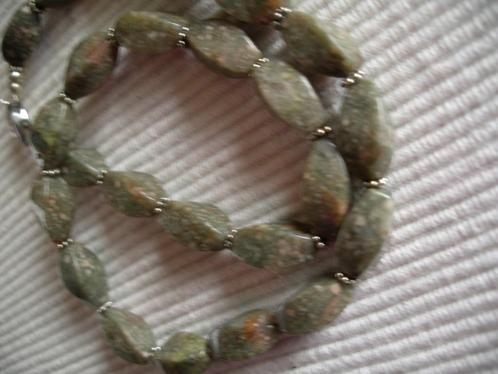 Een mooie Groene Serpentine Jaspis edelstenen ketting, Sieraden, Tassen en Uiterlijk, Antieke sieraden, Ketting, Overige materialen