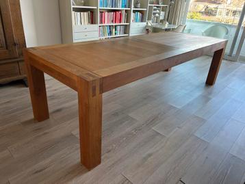 Eettafel VNU Henk Vos beschikbaar voor biedingen