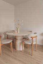 Travertin Eettafel Clara - Zandloperpoot - 100cm t/m 150cm, Huis en Inrichting, Tafels | Eettafels, Ophalen, Japandi, Rond, Nieuw