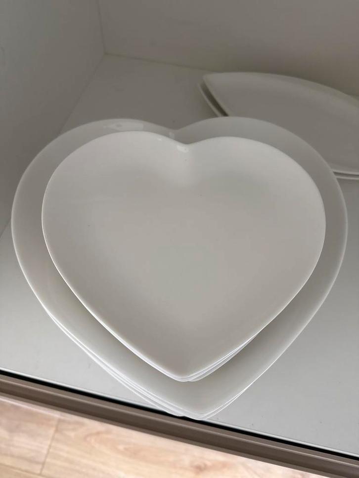 Karaca Harten Borden Set - Romantisch Diner!, Huis en Inrichting, Keuken | Servies, Zo goed als nieuw, Bord(en), Effen, Keramiek