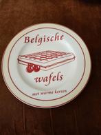 Belgische wafels met warme kersen bord, 4 stuks, Huis en Inrichting, Keuken | Servies, Ophalen of Verzenden, Zo goed als nieuw