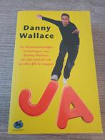 Danny Wallace - Op Alles JA!, Ophalen of Verzenden, Gelezen, Danny Wallace