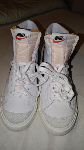 Partij Nieuwe  Sneakers -  20 paar beschikbaar voor biedingen