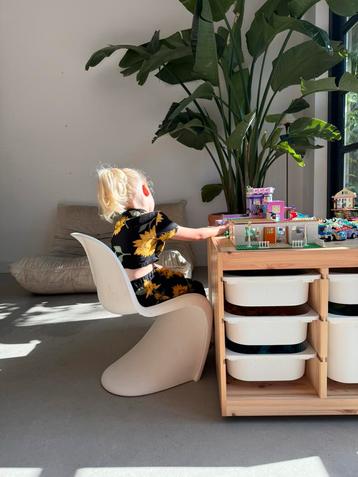 Junior Verner Panton. Geproduceerd door: Vitra beschikbaar voor biedingen