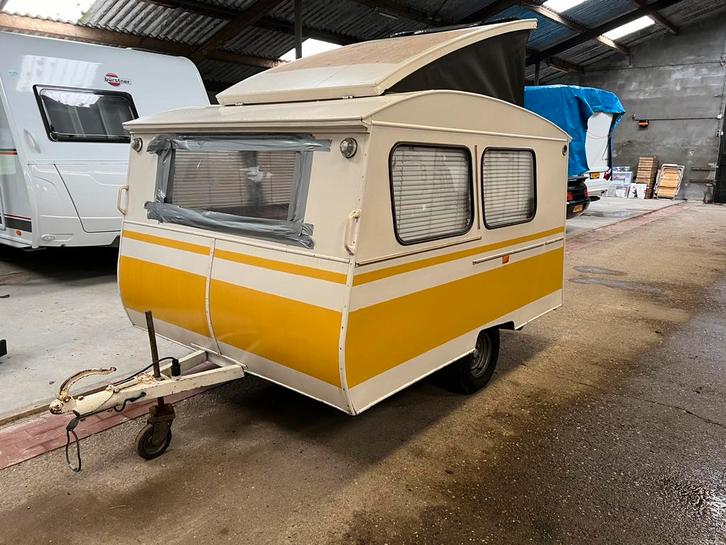 Oldtimer Kip Kuiken caravan 1963, Caravans en Kamperen, Caravans, Particulier, tot en met 2, tot 500 kg, Treinzit, Kip, Omvormbare zithoek